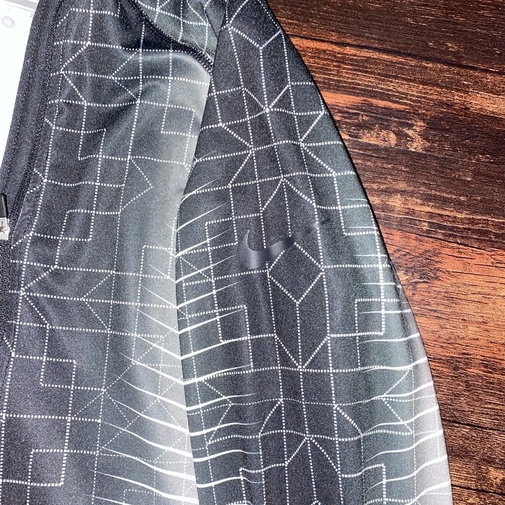Nike Half Zip - Picture 2 of 2